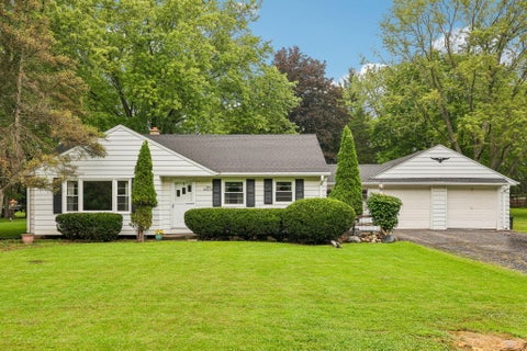 Photo of N68W29376 Hartling Rd, Merton, WI 53029 (MLS # 1981215)
