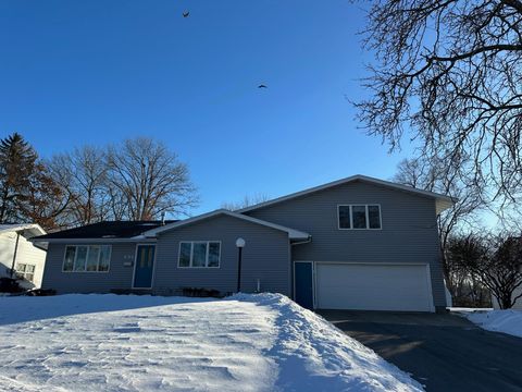 Photo of 1014 Green Bay St, Onalaska, WI 54650 (MLS # 1948999)