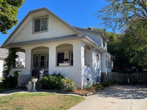 Photo of 530 N 61st St, Wauwatosa, WI 53213 (MLS # 1938415)