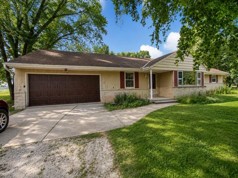 Photo of 5102 W Arrowwood Rd, Mequon, WI 53092 (MLS # 1972392)