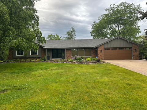 Photo of 2042 W Wildwood Dr, Mequon, WI 53092 (MLS # 1922964)