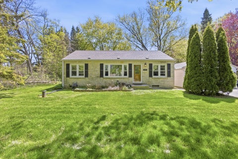 Photo of 12215 W Mcshane Rd, Franklin, WI 53132 (MLS # 1962746)
