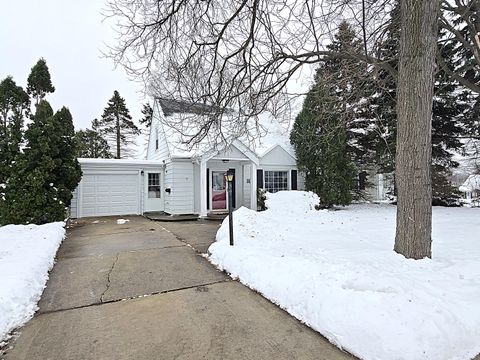 Photo of 3656 S 46th Pl, Greenfield, WI 53220 (MLS # 1944884)