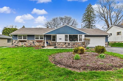 Photo of 4662 N Parkside Dr, Wauwatosa, WI 53225 (MLS # 1958151)