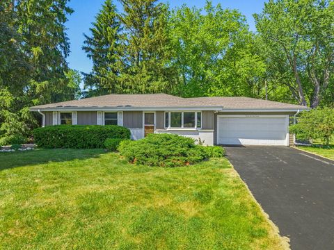 Photo of 21990 Holly Crest Dr, Brookfield, WI 53045 (MLS # 1964813)
