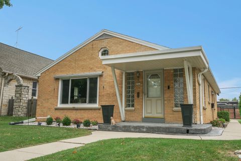 Photo of 4502 W Midland Dr, Milwaukee, WI 53219 (MLS # 1939481)