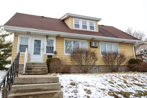 Photo of 2053 S 91st St, West Allis, WI 53227 (MLS # 1946530)