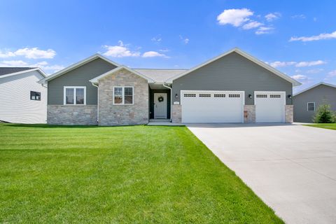 Photo of 717 Drumlin Cv, Kewaskum, WI 53040 (MLS # 1962870)