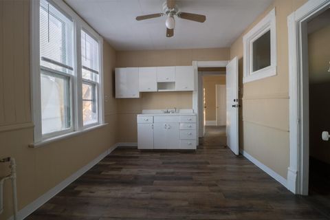 Photo of 1801 W Meinecke Ave, Milwaukee, WI 53206 (MLS # 1971507)