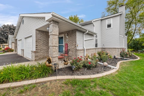 Photo of 3825 W College Ave, Franklin, WI 53221 (MLS # 1979868)