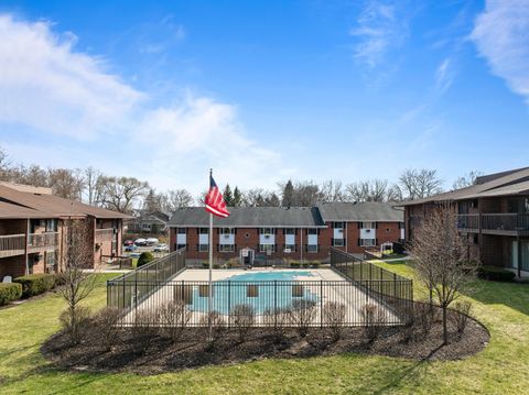 Photo of 1250 Wisconsin St, Lake Geneva, WI 53147 (MLS # 1955594)