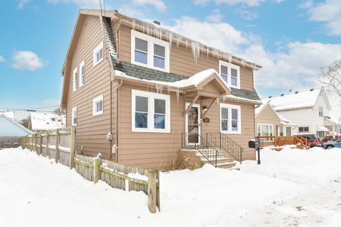 Photo of 7413 15th Ave, Kenosha, WI 53143 (MLS # 1945147)