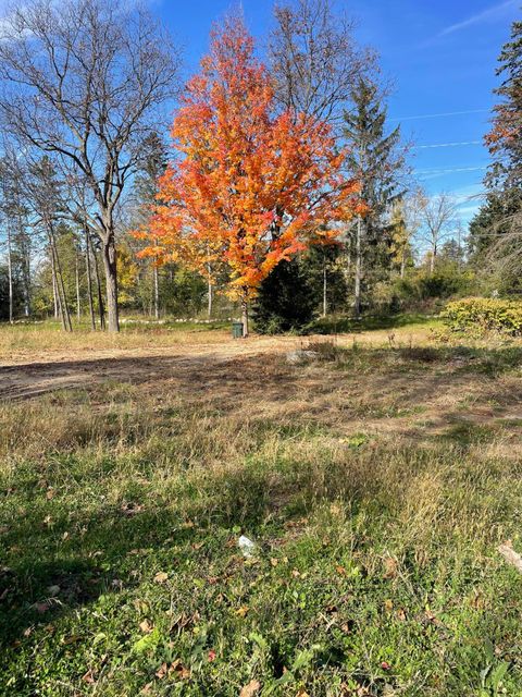 Photo of 1055 Park Way, Delafield, WI 53018 (MLS # 1941103) Photo of 1055 Park Way, Delafield, WI 53018 (MLS # 1941103)