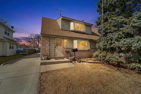 Photo of 4785 S 14th St, Milwaukee, WI 53221 (MLS # 1952214)