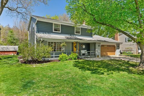 Photo of N86W15664 Shore Crest Dr, Menomonee Falls, WI 53051 (MLS # 1962536)