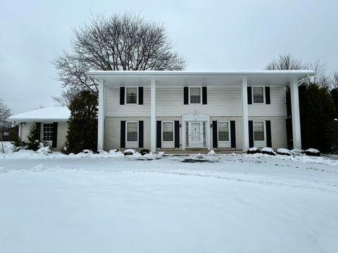 Photo of 1100 W Duchess Ct, Bayside, WI 53217 (MLS # 1945408)
