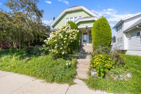Photo of 3411 S 14th St, Milwaukee, WI 53215 (MLS # 1977892)