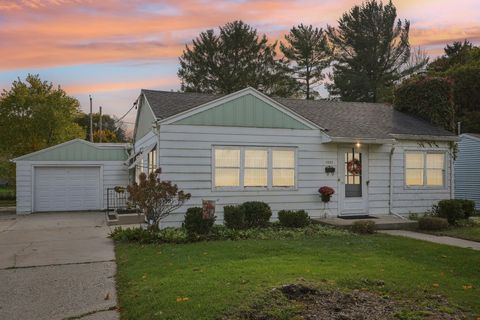 Photo of 1343 Hillside Dr, Waukesha, WI 53186 (MLS # 1940594)