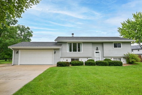 Photo of 12237 W Larkspur Rd, Franklin, WI 53132 (MLS # 1967055)