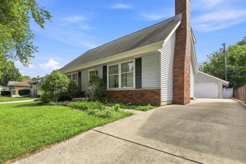 Photo of 928 S 111th Pl, West Allis, WI 53214 (MLS # 1977433)