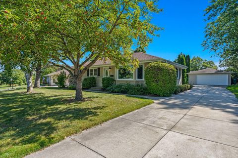 Photo of W146N8580 Macarthur Dr, Menomonee Falls, WI 53051 (MLS # 1933587)