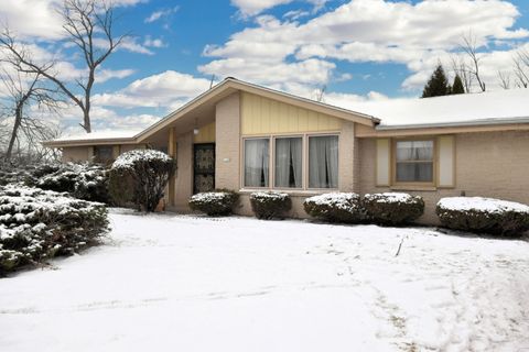 Photo of 1108 W Zedler Ln, Mequon, WI 53092 (MLS # 1946159)