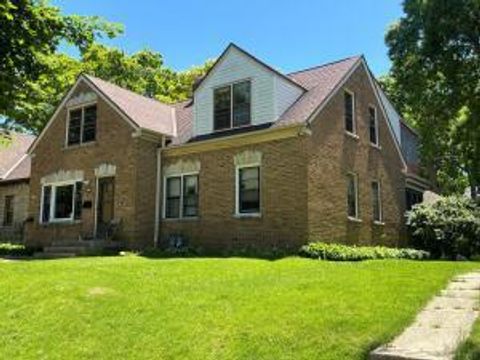 Photo of 3605 W Ohio Ave, Milwaukee, WI 53215 (MLS # 1947624)