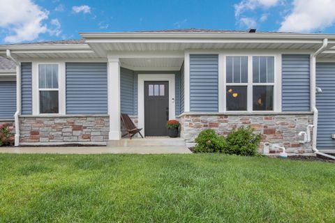 Photo of W204N17637 Laurel Pl, Jackson, WI 53037 (MLS # 1958443)