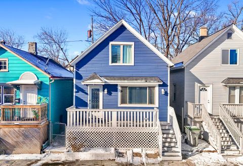 Photo of 2045 S 15th Pl, Milwaukee, WI 53204 (MLS # 1948820)