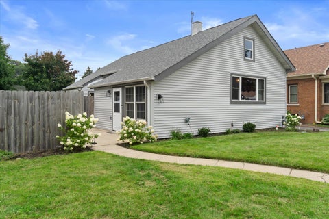 Photo of 1618 Richard Ave, Mount Pleasant, WI 53403 (MLS # 1976279)