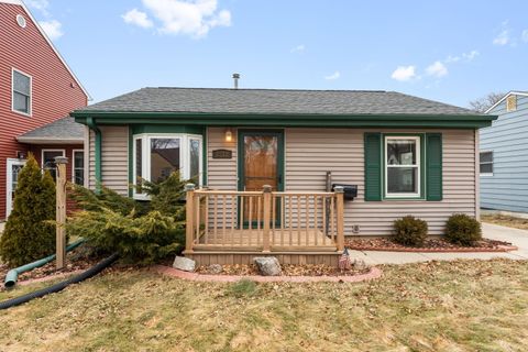 Photo of 2812 E Allerton Ave, Saint Francis, WI 53235 (MLS # 1952370)