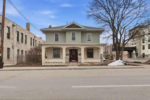Photo of 723 Clinton St, Waukesha, WI 53186 (MLS # 1955498)