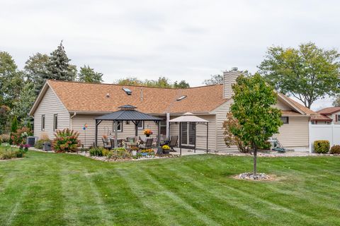 Photo of 2051 E Poplar Ave, Oak Creek, WI 53154 (MLS # 1937192)