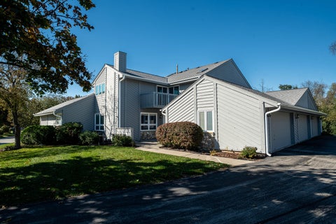 Photo of 15638 W Ridge Rd, New Berlin, WI 53151 (MLS # 1985696)
