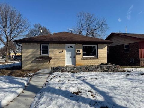 Photo of 7720 W Bobolink Ave, Milwaukee, WI 53218 (MLS # 1950382)