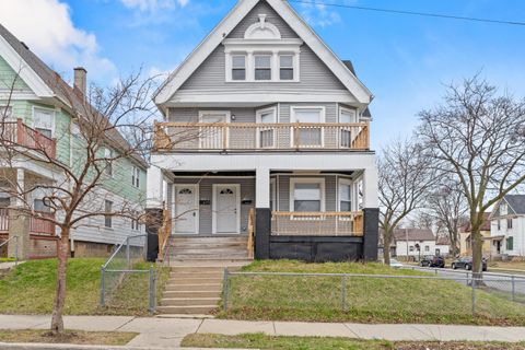 Photo of 102 W Auer Ave, Milwaukee, WI 53212 (MLS # 1913662)