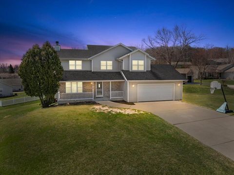 Photo of 1416 Villa Park Ct, West Bend, WI 53090 (MLS # 1957303)