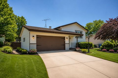 Photo of 7821 w hustis St, Milwaukee, WI 53223 (MLS # 1964967)
