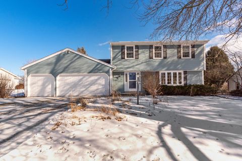 Photo of 9936 N Concord Dr, Mequon, WI 53097 (MLS # 1949260)