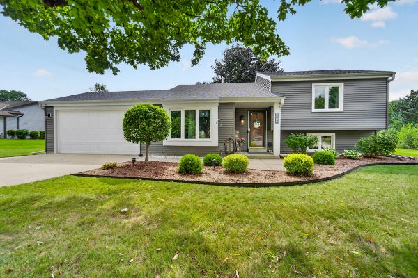 1248 TIMBER RDG, PEWAUKEE, WI 53072 - Image 264cdf23d9bf18e7e4fa5979dafebf41/3553380049