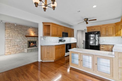 Photo of 998 Lake Country Ct, Oconomowoc, WI 53066 (MLS # 1947389)