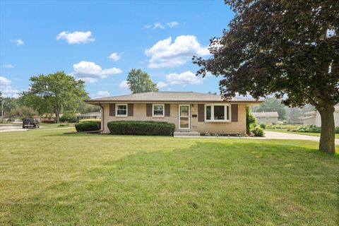 Photo of W178N8752 Hope Ln, Menomonee Falls, WI 53051 (MLS # 1930067)