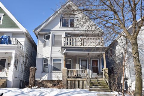 Photo of 3365 N Oakland Ave, Milwaukee, WI 53211 (MLS # 1948164)