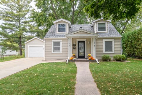 Photo of 161 Ormsby St, Pewaukee, WI 53072 (MLS # 1940994) Photo of 161 Ormsby St, Pewaukee, WI 53072 (MLS # 1940994)