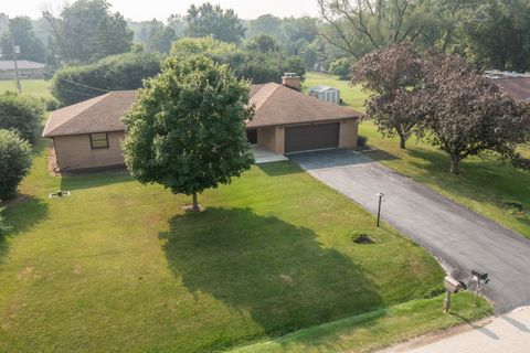 Photo of W145N5125 Stone Dr, Menomonee Falls, WI 53051 (MLS # 1929327)