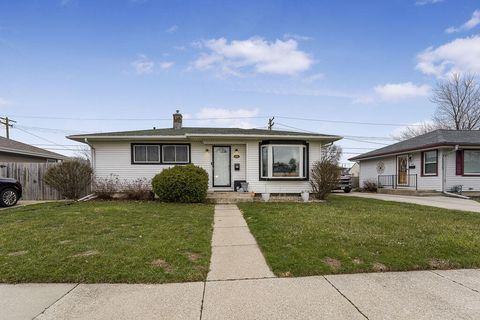 Photo of 1521 Harmony Dr, Racine, WI 53402 (MLS # 1958266)