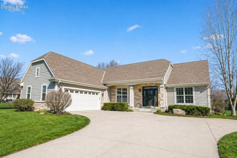 Photo of 2844 Oakmont Dr, East Troy, WI 53120 (MLS # 1959136)