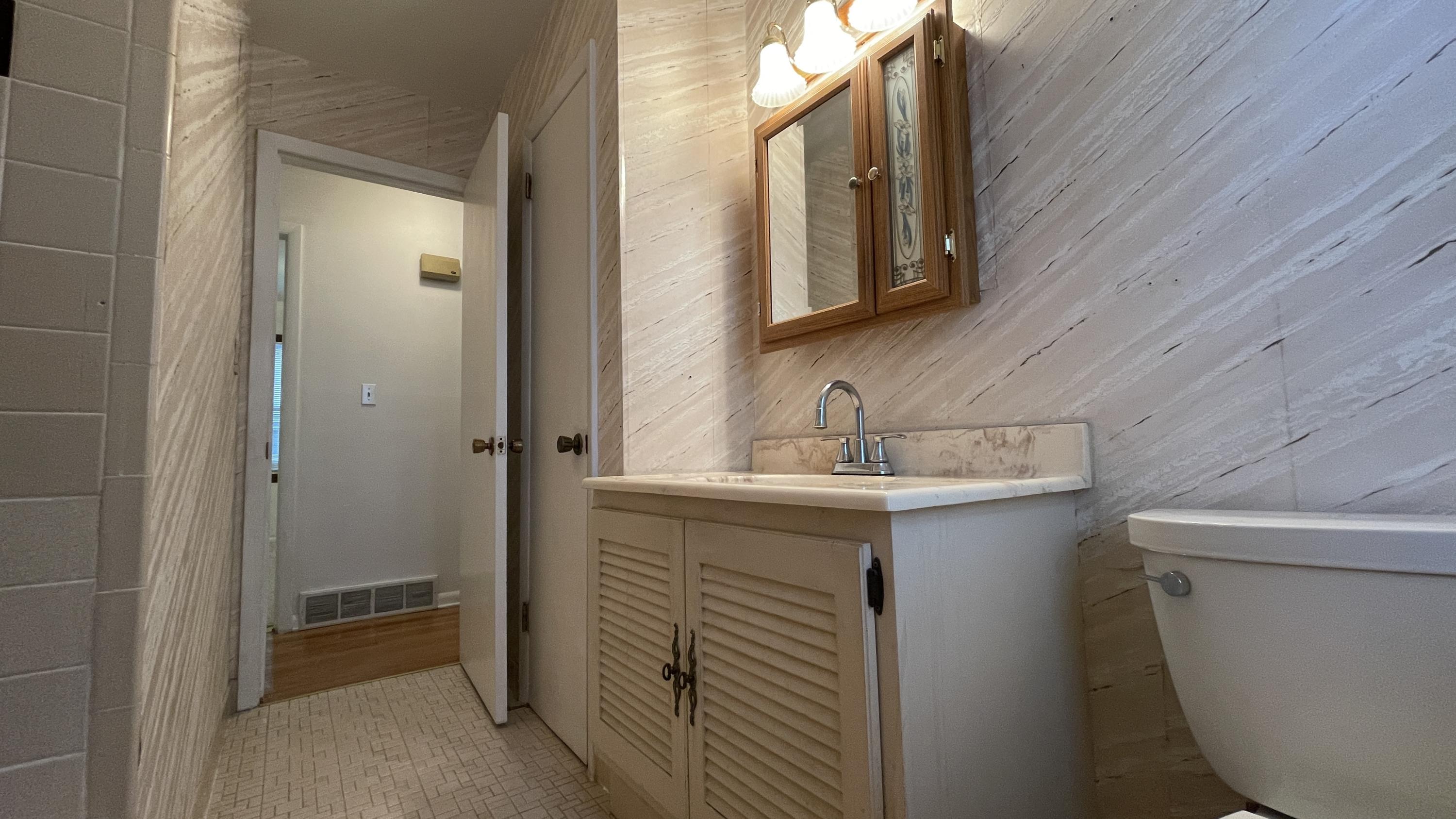 Milwaukee, Wisconsin 53222, United States, 3 Bedrooms Bedrooms, ,1 BathroomBathrooms,Residential,Active,171521