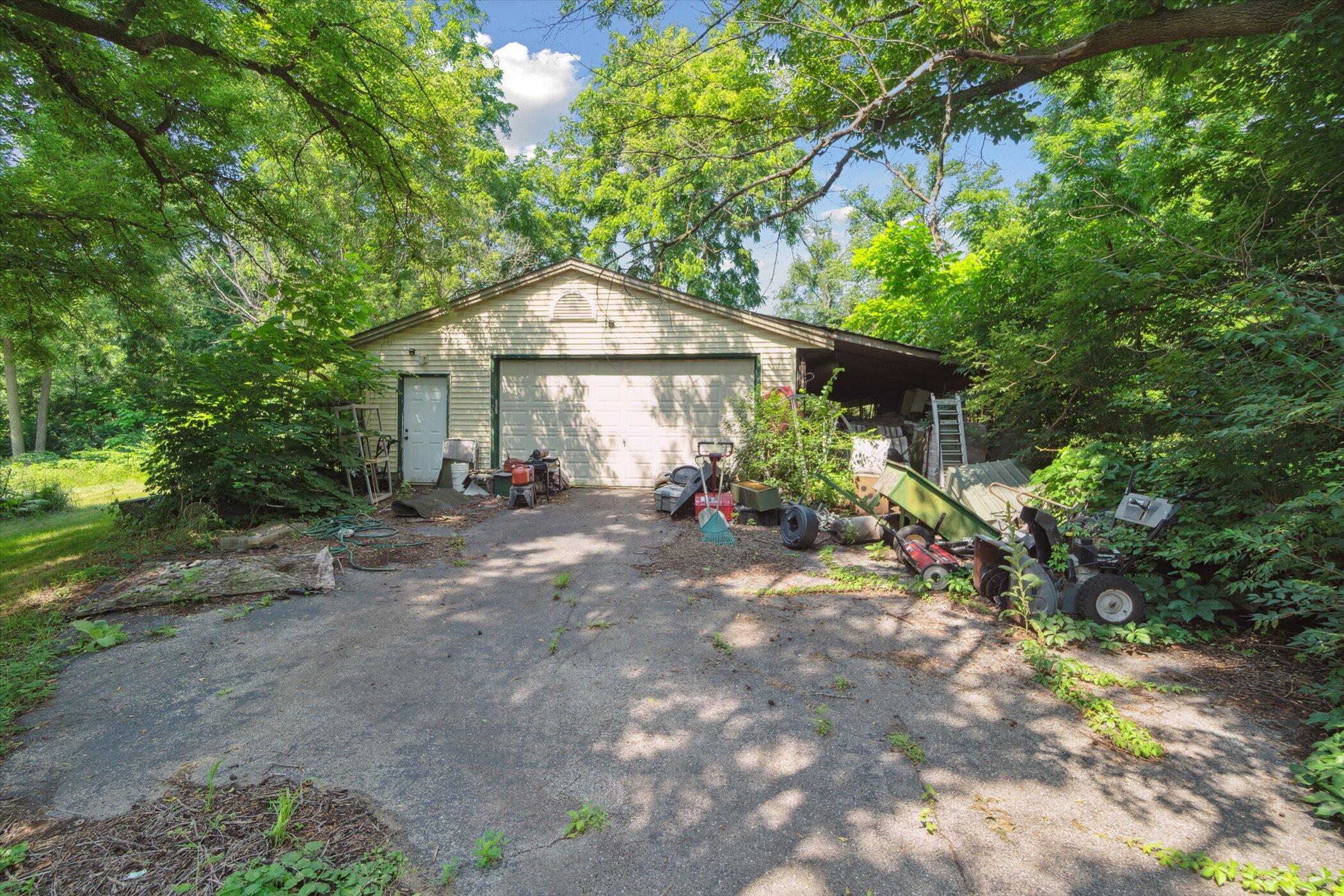 Geneva, Wisconsin 53147, United States, 4 Bedrooms Bedrooms, ,3 BathroomsBathrooms,Residential,Active,165410