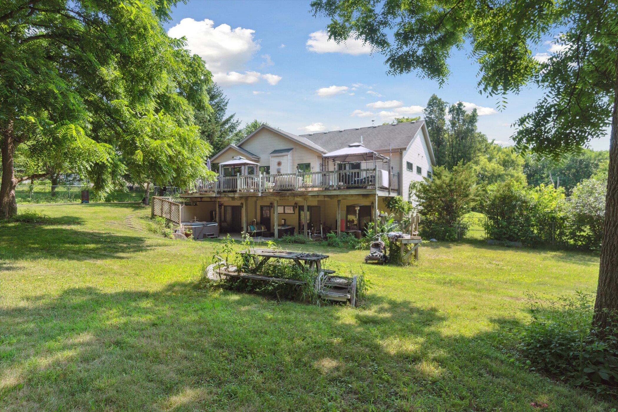 Geneva, Wisconsin 53147, United States, 4 Bedrooms Bedrooms, ,3 BathroomsBathrooms,Residential,Active,165410